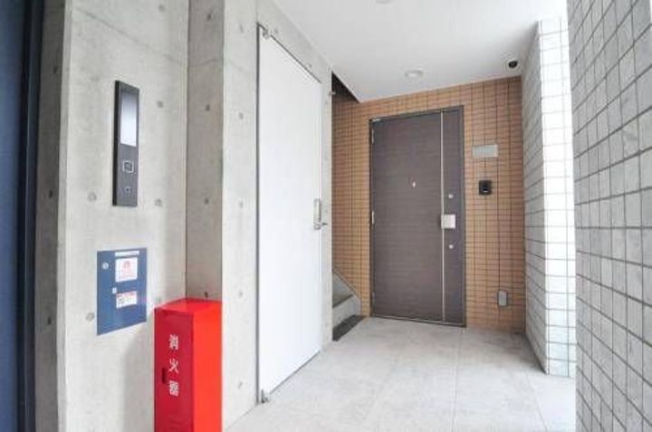 東京都新宿区西落合1(マンション)の賃貸物件の玄関
