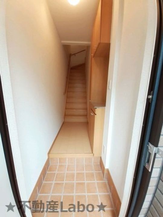 徳島県板野郡松茂町住吉字住吉開拓(アパート)の賃貸物件の玄関