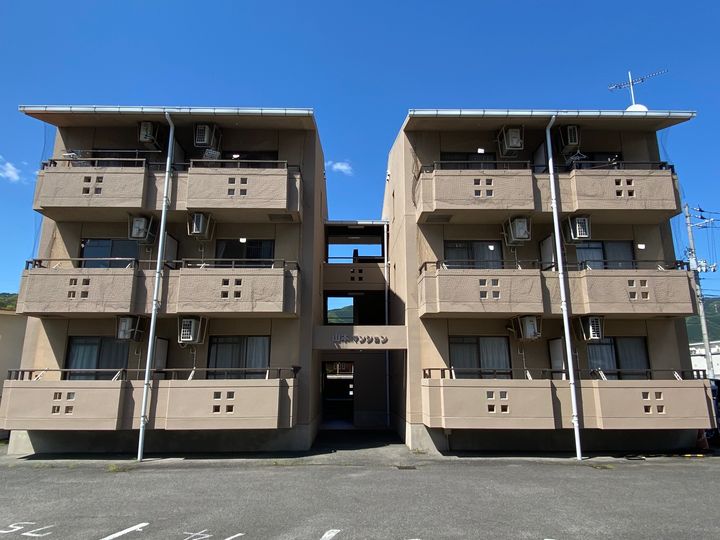 山本マンションの外観
