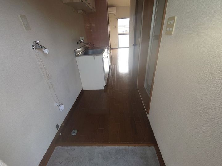 メゾン古城Fの玄関