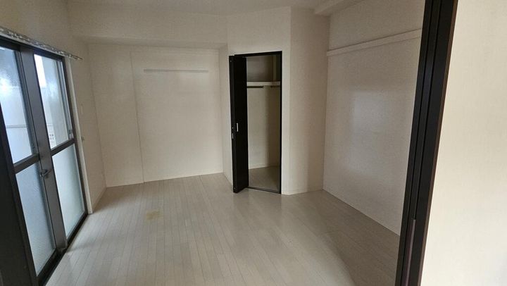 ヴェスタ芥川の居間