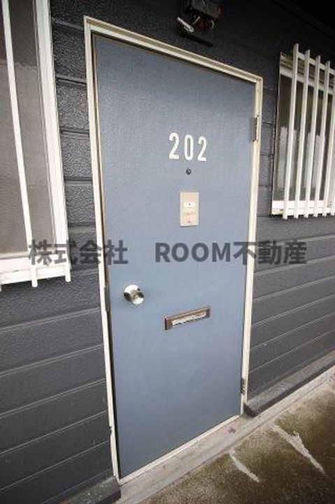 ももえマンションの玄関