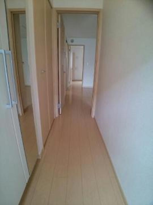 ラフレシール C棟の玄関