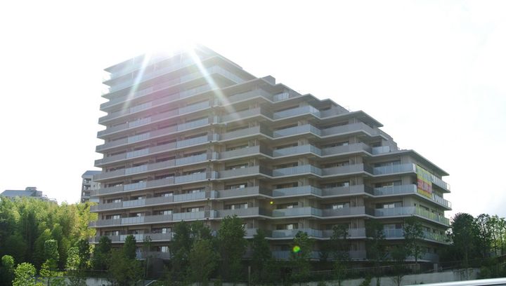 大阪府豊中市東泉丘4(マンション)の賃貸物件の外観