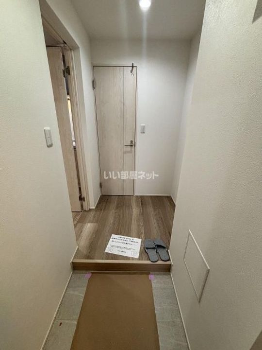 大阪府寝屋川市若葉町(アパート)の賃貸物件の玄関
