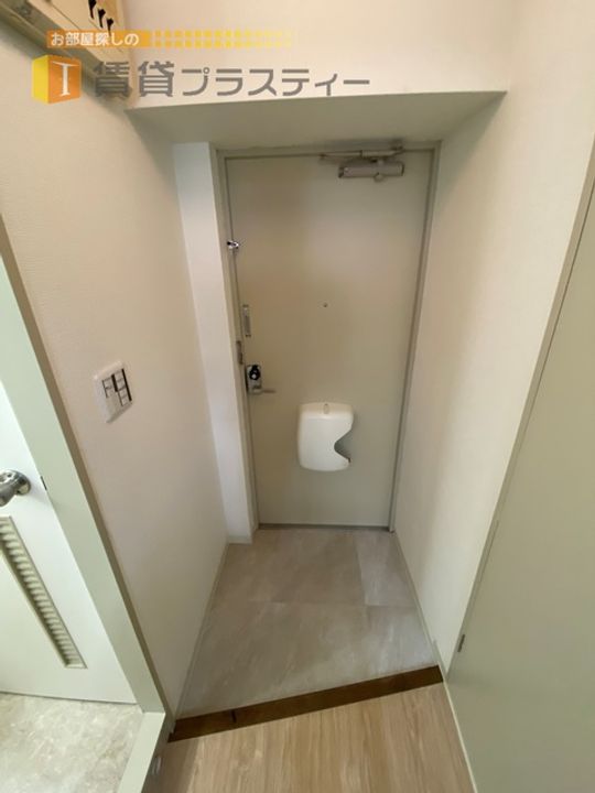 千葉県市川市新田5(マンション)の賃貸物件の玄関