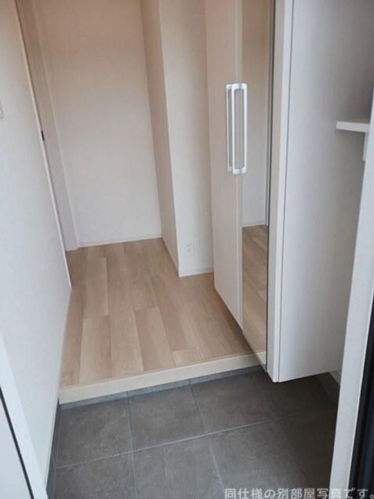 グランドールIの玄関