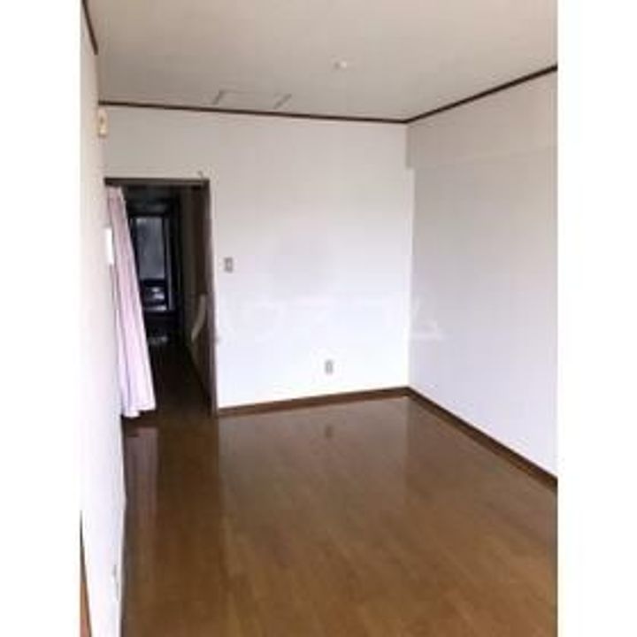 ホワイトハイツの居間