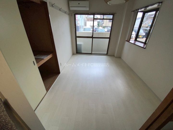 ディーム香里βの居間