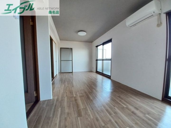 ベルウッド和泉の居間