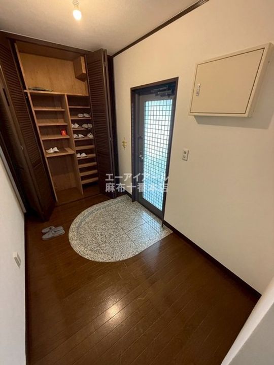 東京都港区西麻布1(一戸建)の賃貸物件の玄関
