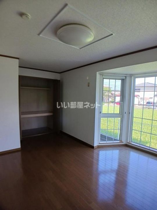 兵庫県加古川市東神吉町西井ノ口(アパート)の賃貸物件の居間