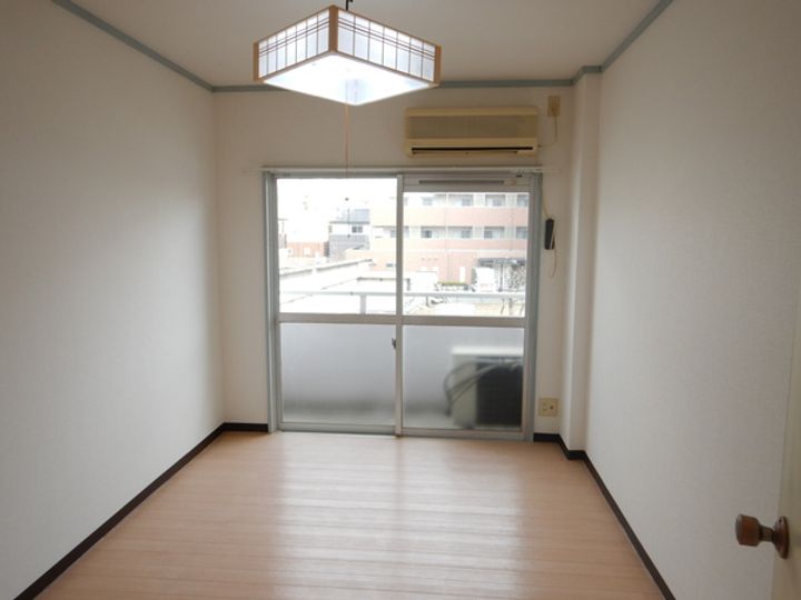オスカー柳町の居間