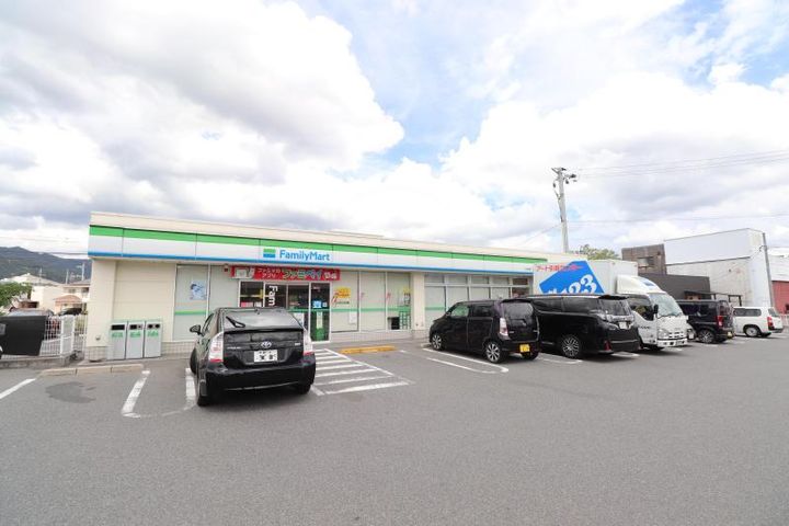 リヴェールBの周辺