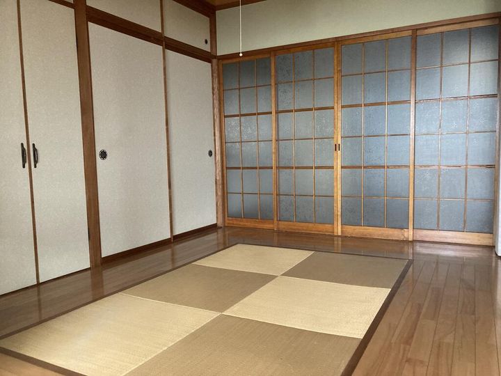 第二信善ビルの居間