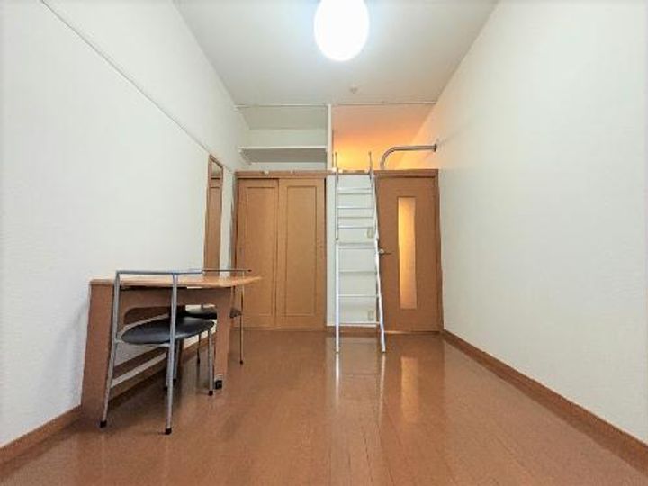 レオパレスプレシャスの居間