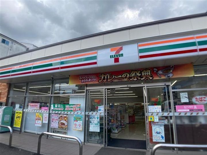 カサベルデA・Bの周辺