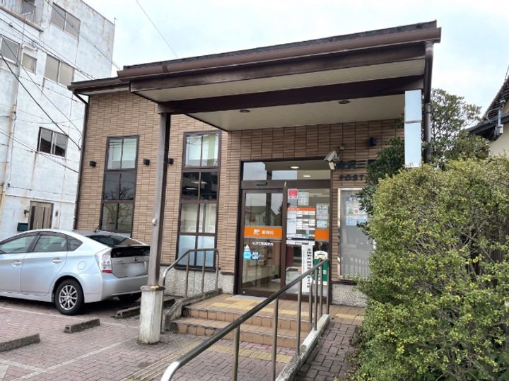 ラ ペルルの周辺