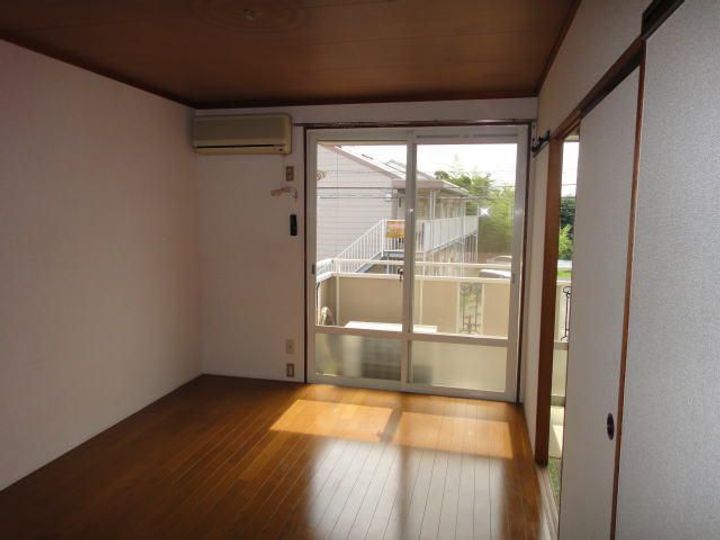 東京都多摩市和田(アパート)の賃貸物件の居間