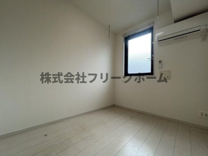 東京都三鷹市上連雀3の賃貸アパートの居間