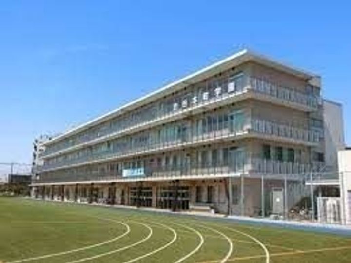 シェ・モア2の周辺