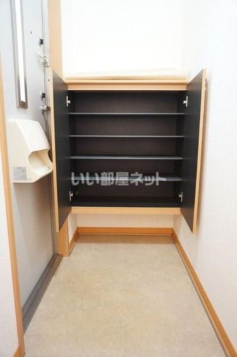 ラ・ネージュB棟の玄関