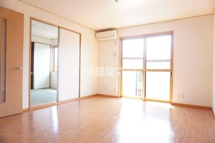 ラ・ネージュB棟の居間