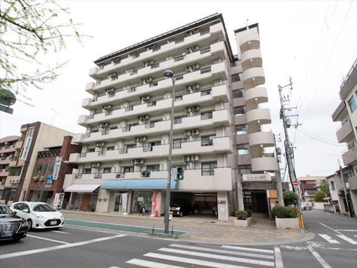 ロイヤルハイツ平和通の外観