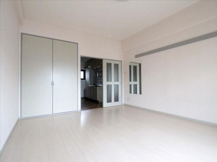 ロイヤルハイツ平和通の居間