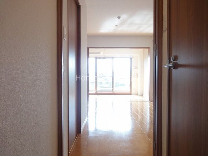 リバーサイド桂 弐番館の玄関