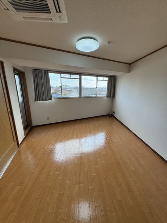 レジデンス荒松の居間