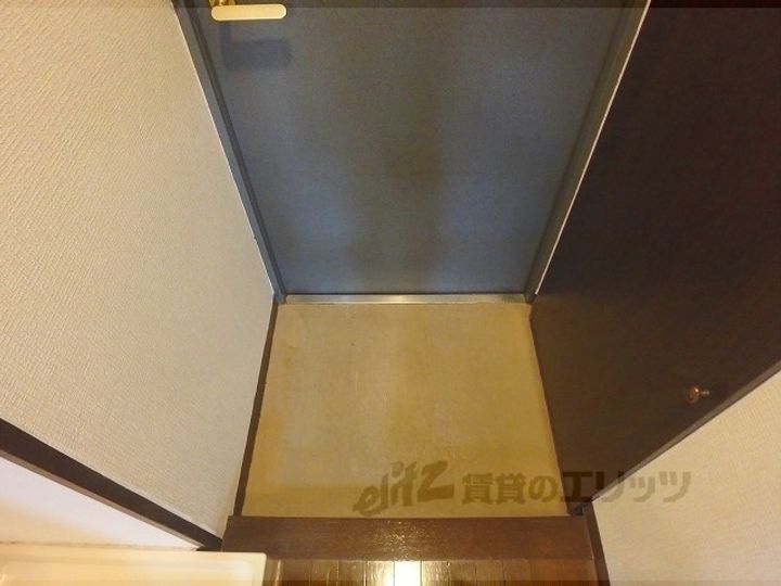 早川マンションの玄関