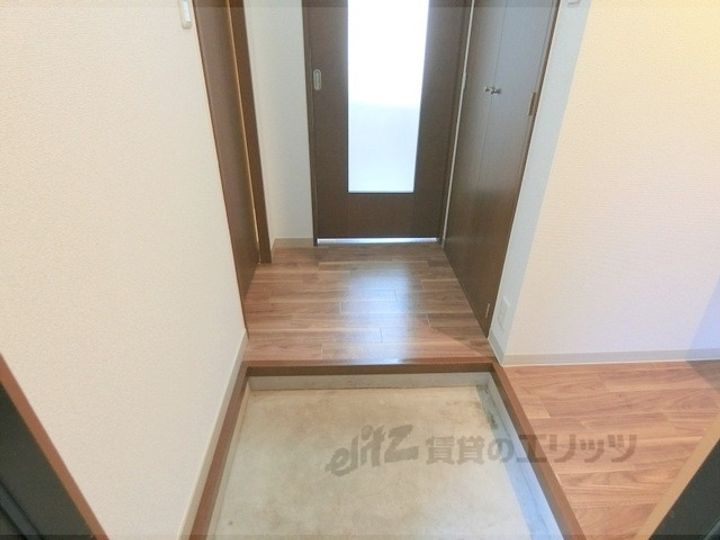 ディアス天神D棟の玄関