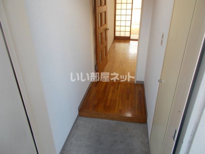 三重県名張市平尾(マンション)の賃貸物件の玄関