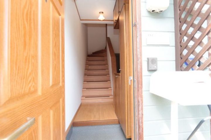 新潟県燕市佐渡(アパート)の賃貸物件の玄関