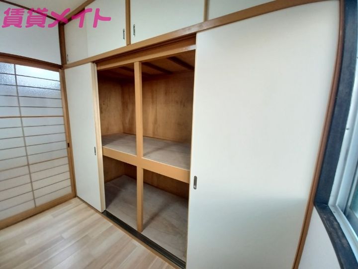 日永久志本ビルの内装