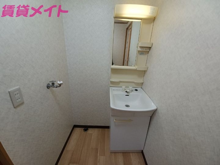 日永久志本ビルの内装