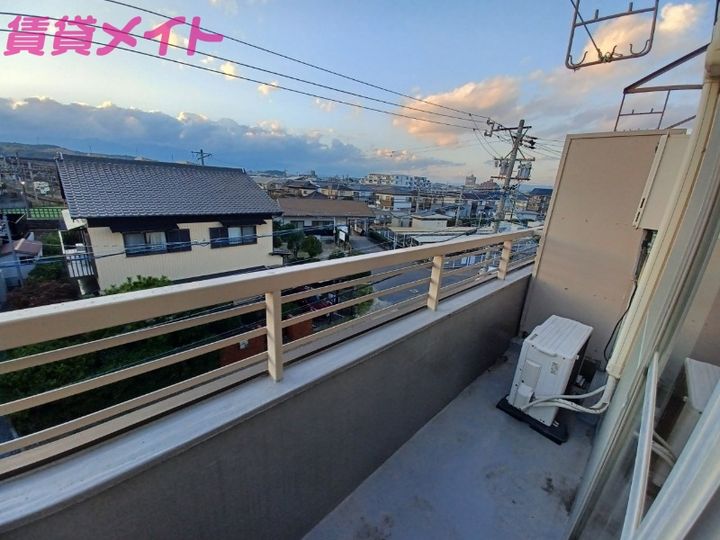 日永久志本ビルの内装