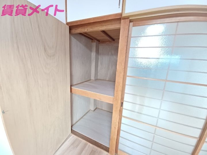 日永久志本ビルの内装