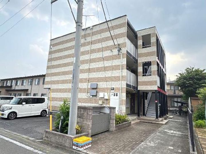 レオパレスブルースカイの外観