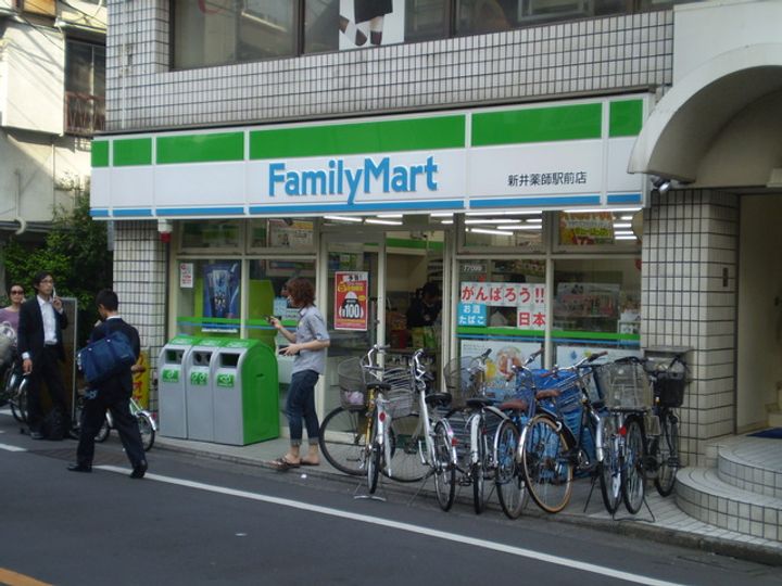 Y,F,Mansionの周辺