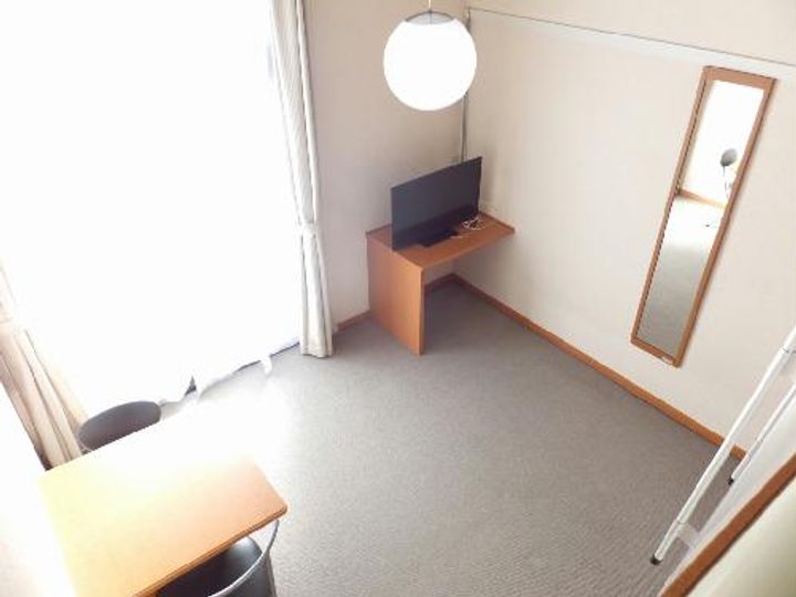 レオパレス天大南の居間