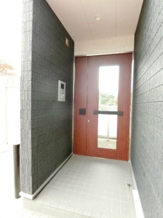 リブリ・朝霞Dの玄関