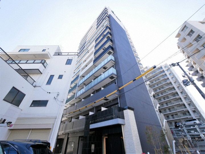 アドバンス大阪セレーノの外観