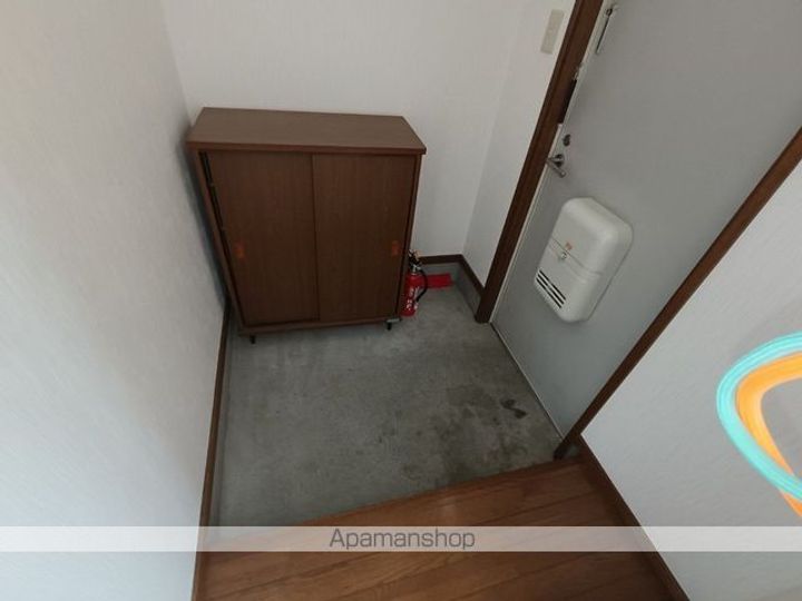 ひまわりハイツの玄関