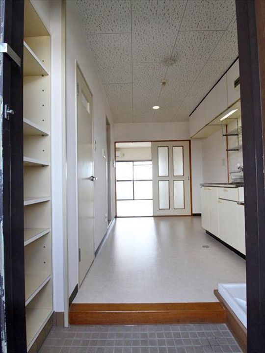 ロイヤルハイツ平和通の玄関