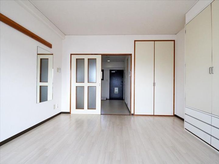 ロイヤルハイツ平和通の居間