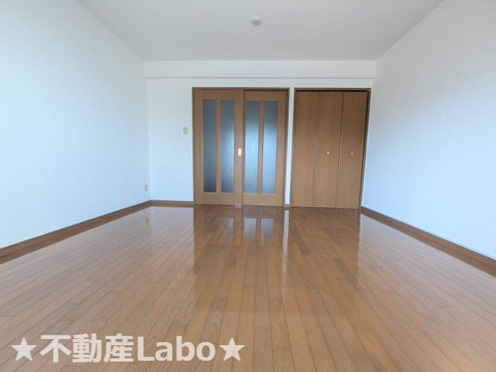 徳島県徳島市応神町古川字井利ノ元(マンション)の賃貸物件の居間