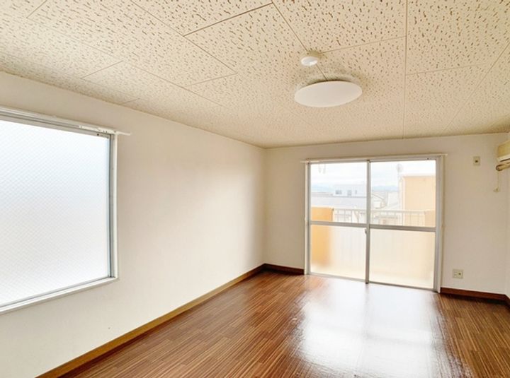 ラ・パルテール福富 壱番館の居間