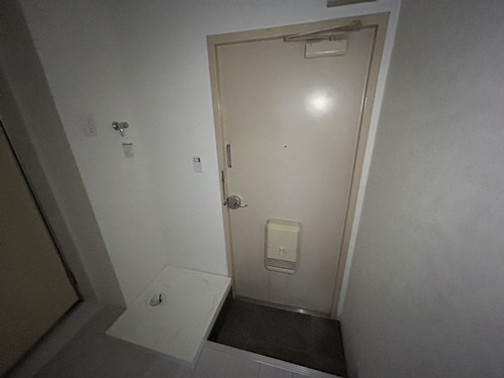 第2洋幸ビルの玄関